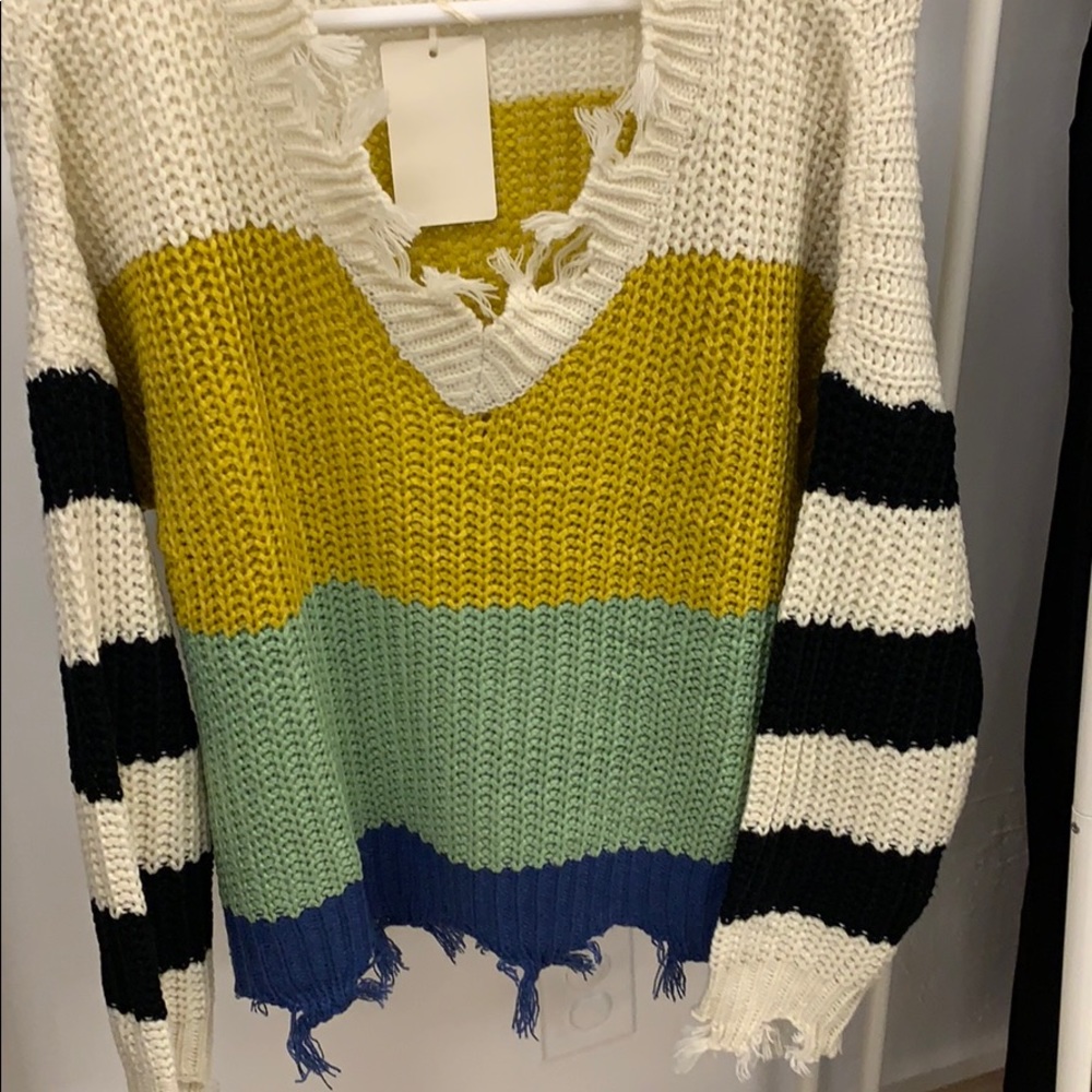 Cozy Sweater with frayed hemlines & bold colors! - Picture 5 of 8